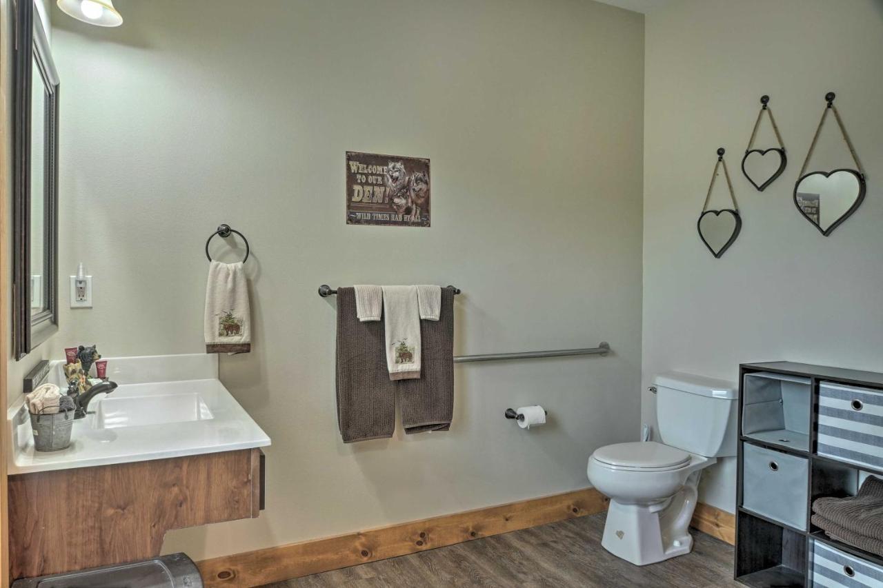 Branson West Cabin With Pool Access And Golfing Ngoại thất bức ảnh